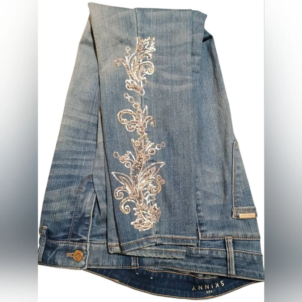 White House Black Market Elegant Embroidered Denim Jeans Women's Size 4 - Picture 3 of 3